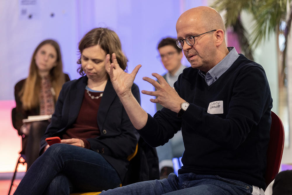 Jürgen Brokoff (C01) beschreibt Zusammenhänge proletarisch-revolutionärer Literatur.