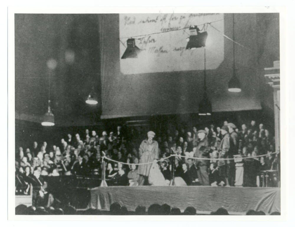 Uraufführung "Die Maßnahme" von Bertolt Brecht, Alte Philharmonie Berlin, 13./14. Dezember 1930