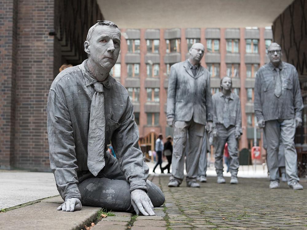 1000 Gestalten - KunstAktion zum G20-Gipfel auf dem Burchardplatz in Hamburg